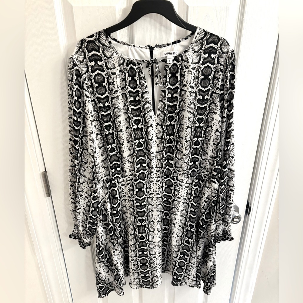 Express black and white dress